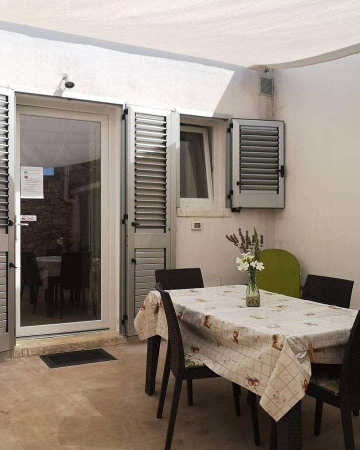 Dimora Verde B Con Trullo Masseria Poesia Cisternino Exterior photo